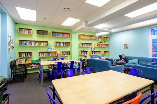 gedeelde lounge/tv-ruimte, Trek Global Backpackers in Wellington