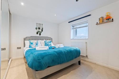 Cosy 1 BED w LOFT Sleeps 6 Close To Stations 1