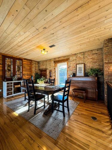 THE LOFT 3 level urban cabin with a HUGE patio! in Willmar