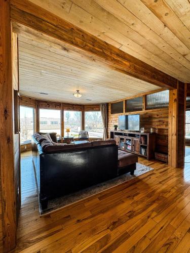 THE LOFT 3 level urban cabin with a HUGE patio! in Willmar
