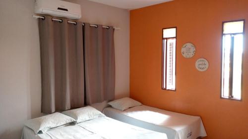 1 double bed, 2 twin beds