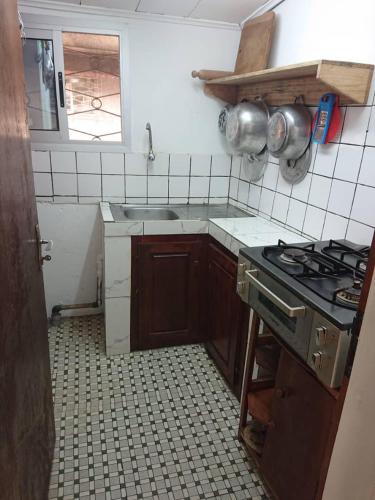 кухня, Studio Meublé Chic (Studio Meuble Chic) in Bonabekombo