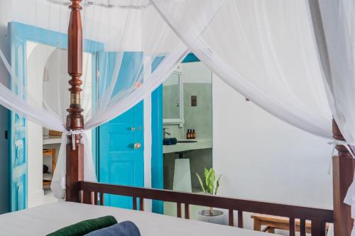 Deluxe Double Room with Bath image 8