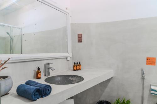 Deluxe Double Room with Bath image 9