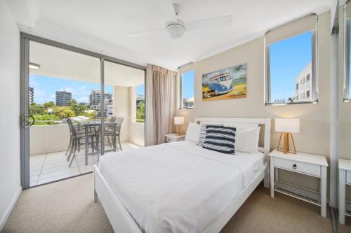 Three-Bedroom Apartment with Ocean View image 9
