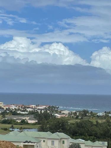 Skats, Seabreeze - 2-Bedroom Apartment Private Oasis in Frigate Bay in Kittian Village