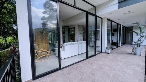 Balcony/terrace, Reserva tu casa en la naturaleza con camino al rio in Acacias