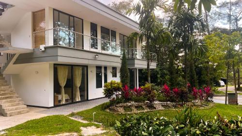 Exterior view, Reserva tu casa en la naturaleza con camino al rio in Acacias