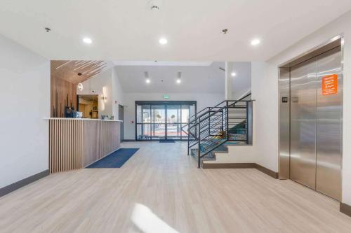 Denver North Hotel - 로비