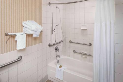 DoubleTree by Hilton Cleveland South - image 5