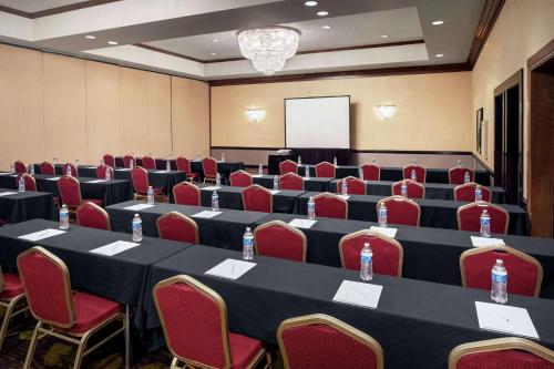 DoubleTree by Hilton Cleveland South - image 9