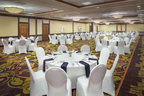 DoubleTree by Hilton Cleveland South - image 6