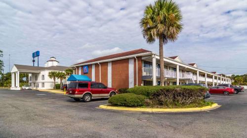 外部景觀, Motel 6 Brunswick, GA in 布倫瑞克(GA)