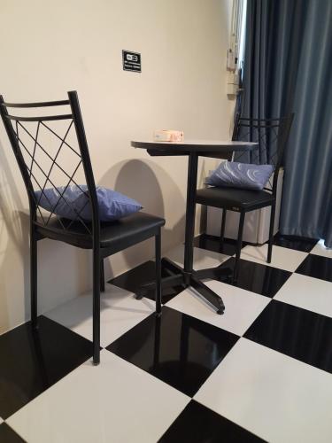 Noir Cafe And Hostel