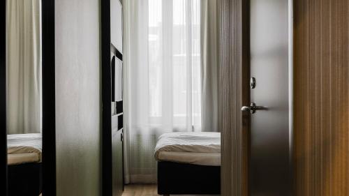 2 twin beds