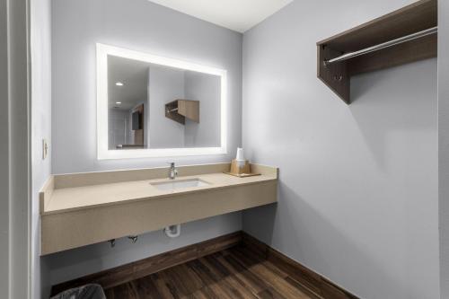 Express Inn & Suites Westwego - image 5