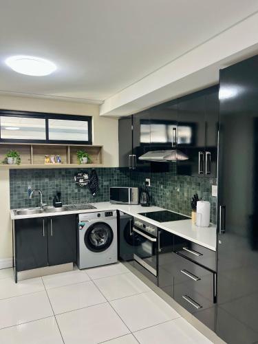 C&J Luxe Apartments - image 3