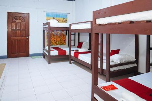 RedDoorz @ St. Anthony Beach Resort in Asturias