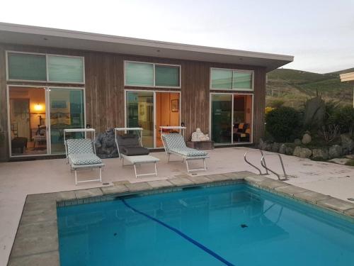 Oceanview Suite in an 6-bedroom luxury villa