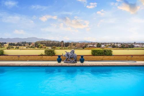 Oceanview Suite in an 6-bedroom luxury villa