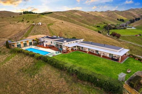 Oceanview Suite in an 6-bedroom luxury villa