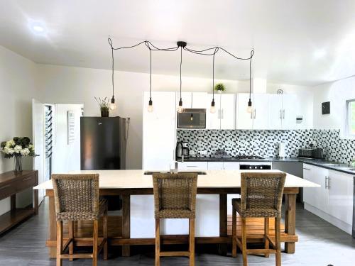 Konyha, Ake Ake House in Matavera