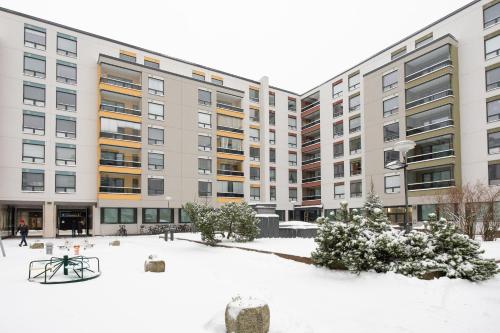 Exterior view, Private Flat, Balcony & Spacious Bathroom, Seamless Check in near Bad Bad Boy - Tommi Toija