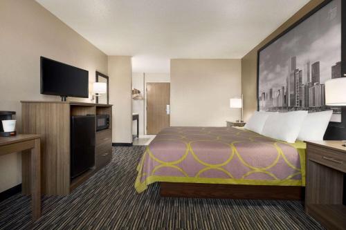 Super 8 by Wyndham Joliet I-55 N/Chicago - image 12