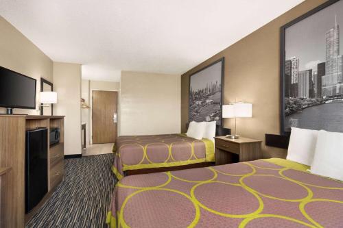 Super 8 by Wyndham Joliet I-55 N/Chicago - image 10