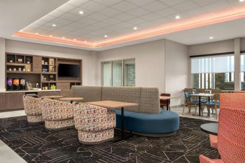 Home2 Suites by Hilton Eureka - 로비