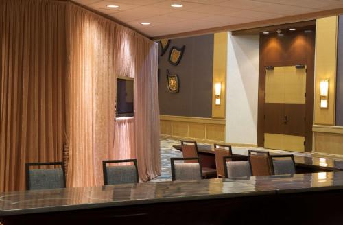 Hilton Orange County/Costa Mesa - image 10