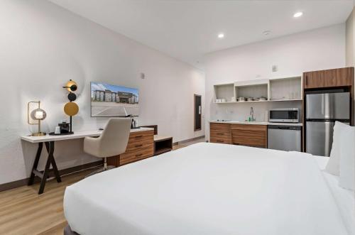 Americas Best Value Inn & Suites Port Arthur - image 13