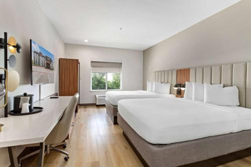 2 queen beds