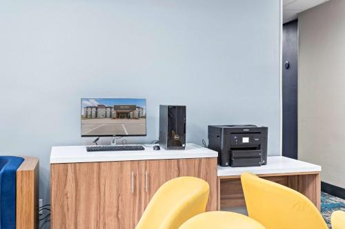 Americas Best Value Inn & Suites Port Arthur - image 10