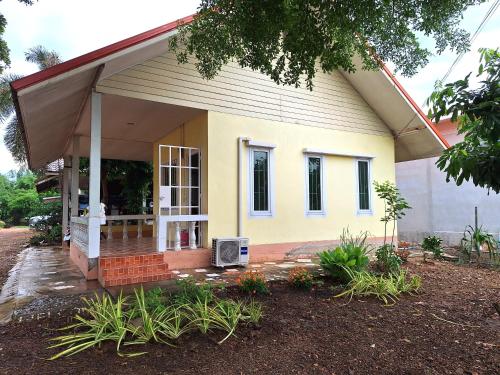 Exterior view, Baan Suan Thada Thai บ้านสวนธาดา ไทย in Wang Nam Yen