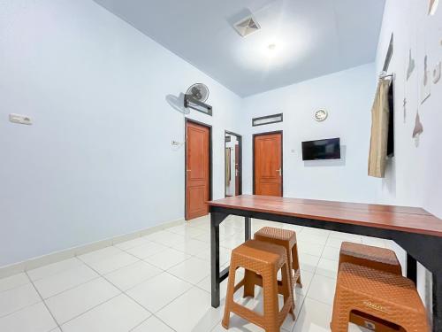 Comoditats, RedDoorz Syariah @ Home Ampana Guest House Ampana Kota in Ampana
