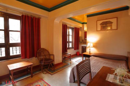 room detail thumbnail 2