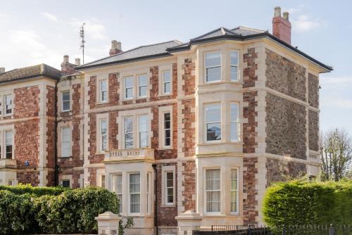 Pembroke House I Your Apartment — other in 95 Pembroke Road Clifton, Bristol United Kingdom, BS8 3EB