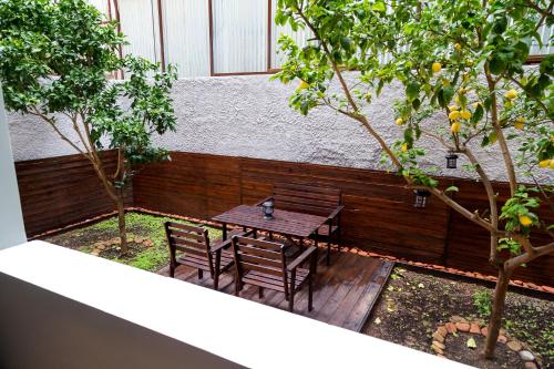 花園, The Grey House in 泰普希賽-烏永尼區