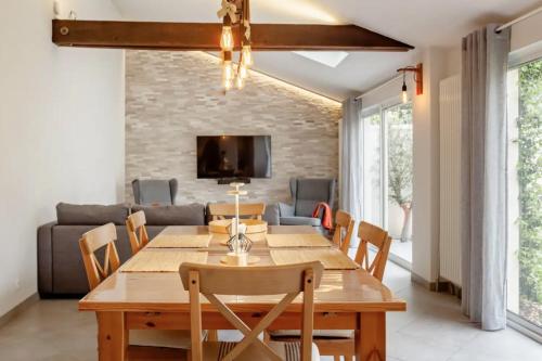 Közös társalgó / TV, Studio indépendant avec Jacuzzi (Studio independant avec Jacuzzi) in Maisons-Laffitte