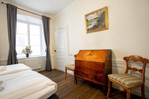 Standard One-Bedroom Apartment image 10