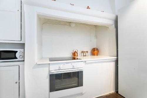 Standard One-Bedroom Apartment image 4