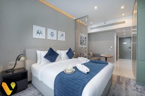 Vogue DAMAC Maison Prive 27th Floor with Balcony & Pool with Canal View Prime Business Bay Location, Steps from Downtown & Burj Khalifa, Dubai (foto 10)