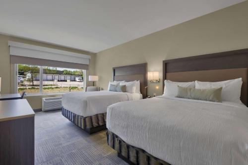 Best Western Plus Executive Residency Fillmore Inn Room Type - Queen Suite with Two Queen Beds - Non-Smoking