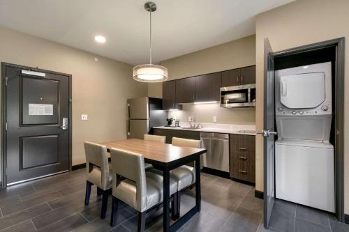 Best Western Plus Executive Residency Fillmore Inn - image 6