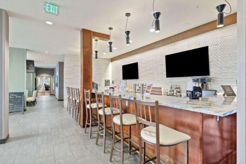 Best Western Plus Executive Residency Fillmore Inn - image 12