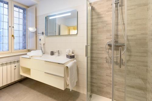 One-Bedroom Apartment image 3