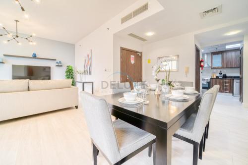 High Floor 2BR With a View of the Dubai Marina Canal Steps Away From the Beach , Shams 1, JBR by Deluxe Holiday Homes, Dubaï (photo 6)