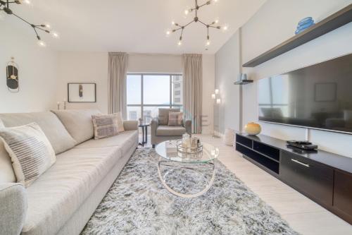 High Floor 2BR With a View of the Dubai Marina Canal Steps Away From the Beach , Shams 1, JBR by Deluxe Holiday Homes, Dubaï (photo 2)