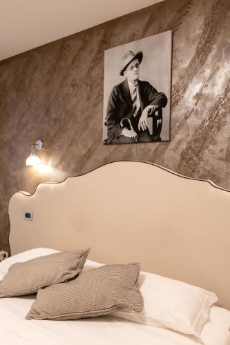 One-Bedroom Apartment image 7